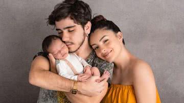 João Fernandes e a noiva comemoram o primeiro mês do filho, Nicolas. - Studio Mafort