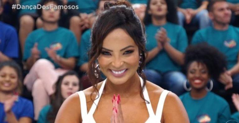 Carol Nakamura como jurada técnica na 'Dança dos Famosos' - Reprodução/TV Globo