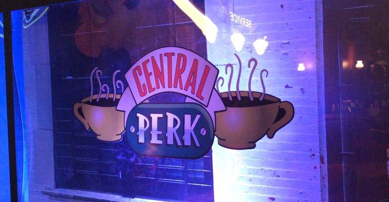 Reprodução do 'Central Perk' na Casa Warner Friends - Ana Caroline Mota