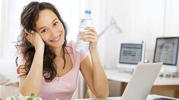 O consumo diário de água vai depender de vários fatores como peso, idade e quantidade de exercício realizado por cada indivíduo - Banco de Imagem/Shutterstock