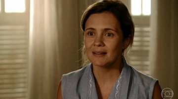 Carminha (Adriana Esteves) começa a armar seu plano para acabar com Genésio (Tony Ramos). - TV Globo