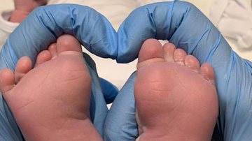Rafa Vitti mostra os pés de sua filha com Tata Werneck - Instagram/rafaavitti