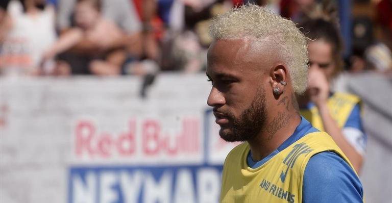 Neymar é elogiado por provável interesse romântico - AgNews