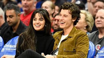 Camila Cabello e Shawn Mendes estão juntos há alguns meses - Allen Berezovsky/Getty Images