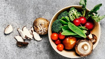 Uma alimentação vegana não pode excluir a proteína vegetal, que pode ser encontrada em legumes e verduras - Banco de Imagem/Getty Images
