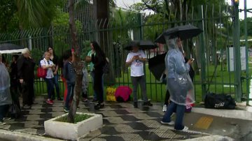 Fãs aguardam para velar corpo de Gugu Liberato - TV Globo