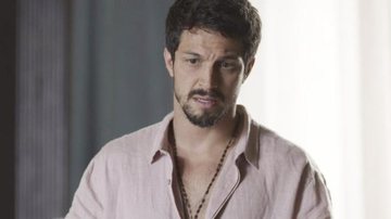 Marcos (Romulo Estrela) vai salvar a vida de Paloma (Grazi Massafera) em 'Bom Sucesso' - TV Globo