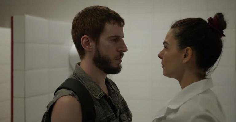 Betina (Isis Valverde) sofrerá nas mãos de Vicente (Rodrigo García) - TV Globo