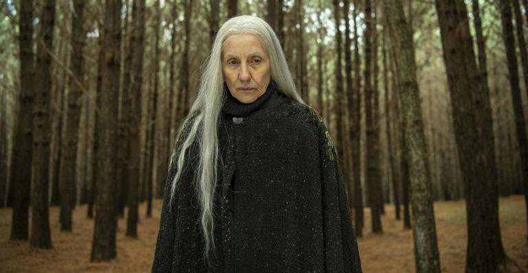 Cássia Kis é a bruxa Haia na série 'Desalma' - Globo