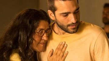 Sandro (Humberto Carrão) não é filho de Lurdes (Regina Casé) em 'Amor de Mãe' - TV Globo