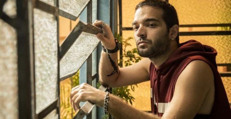 Humberto Carrão dá vida ao misterioso Sandro em 'Amor de Mãe' - TV Globo