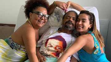 Babi Cruz posa ao lado de Anitta e Arlindo Cruz - Instagram/ @babi10