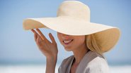 O pré-requisito para usar chapéu fora dos ambientes óbvios – praia e piscina – é ter personalidade - Banco de Imagem/Getty Images
