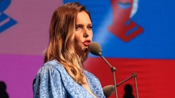 Fernanda Lima confunde fãs ao surgir com teste de gravidez - Lucas Ramos / AgNews