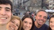 Gugu Liberato ao lado de sua família - Instagram