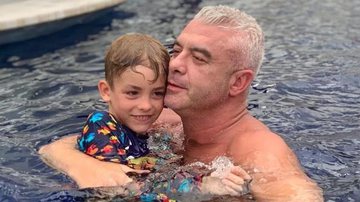 Alexandre Correa aparece abraçando seu filho com Ana Hickmann - Instagram
