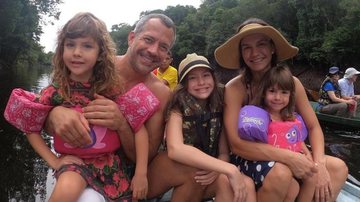 Malvino Salvador curte verão com as filhas - Instagram/eumalvinosalvador