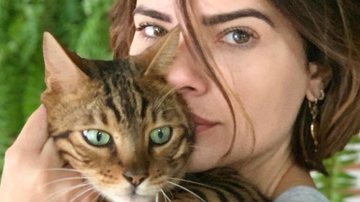 Vanessa e seu gatinho de estimação - Instagram
