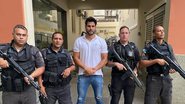 Marcelo Bimbi posou para foto com policiais que o ajudaram - Instagram/Marcelo Bimbi