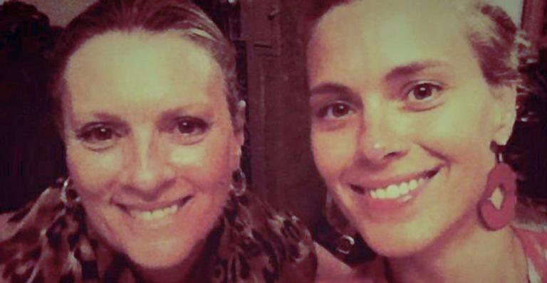 Carolina Dieckmann ao lado de sua mãe, Maíra Dieckmann - Instagram/ @loracarola