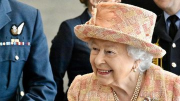 Rainha Elizabeth II usa anel e chama atenção - Instagram/ @theroyalfamily