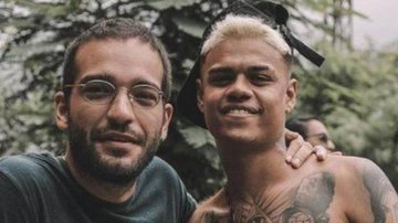 Humberto Carrão e MC Cabelinho visitaram a comunidade do funkeiro - Reprodução
