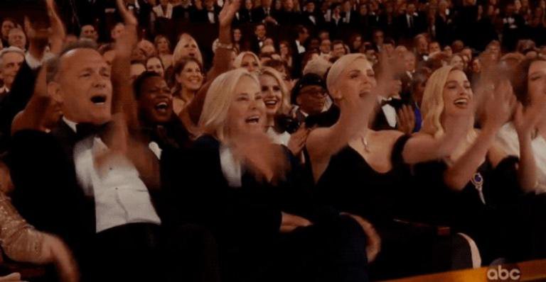 Tom Hanks e Charlize Theron não permitem que discurso seja interrompido - Reprodução/ Oscar