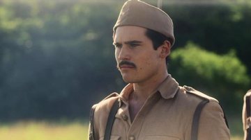Alfredo (Nicolas Prattes) é enviado para o campo de batalha em 'Éramos Seis' - Globo