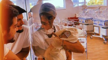 Rodrigo Simas mostra filho recém-nascido para os irmãos - Instagram: @simasrodrigo