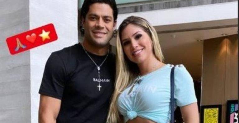 Hulk Paraíba curtiu um momento romântico com a namorada, Camila - Instagram/ @hulkparaiba