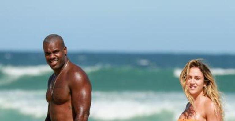 No Rio, Rafael Zulu aproveita dia de praia - Dilson Silva/AgNews