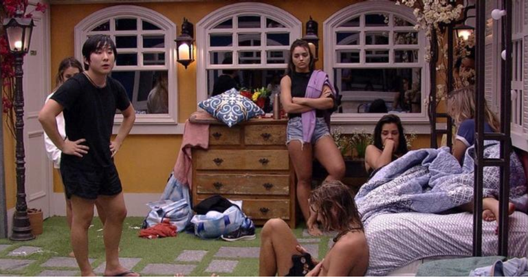 `BBB20': Na festa, brothers causam confusão - TV Globo