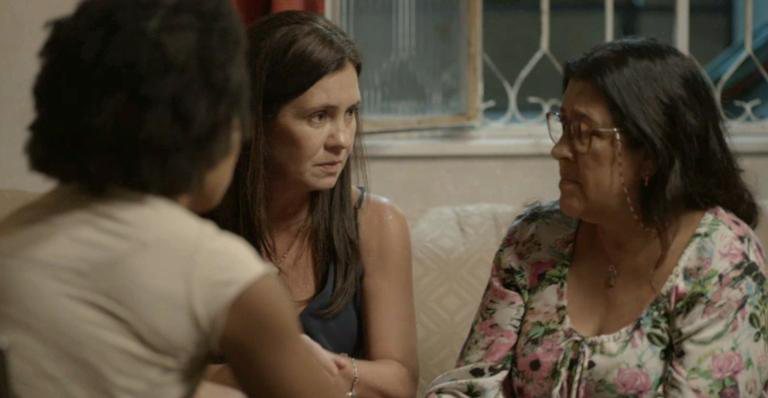 Thelma (Adriana Esteves) e Lurdes (Regina Casé) sofrerão reviravoltas - Globo