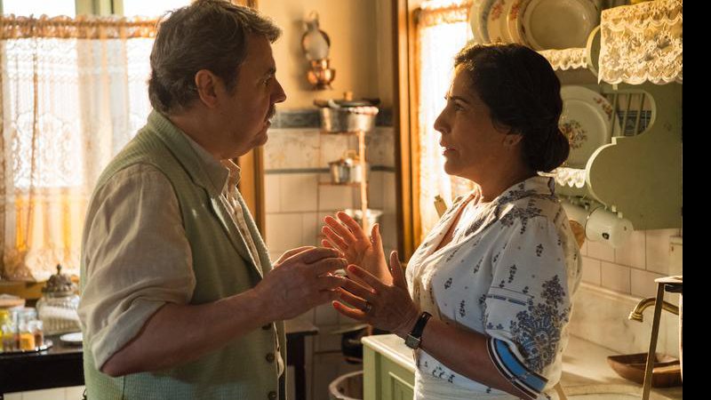 Lola (Gloria Pires) e Afonso (Cássio Gabus Mendes) terão um final feliz em 'Éramos Seis' - Globo/ Estevam Avellar