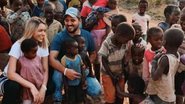 Rafa Kalimann e Renato em voluntariado na África - Arquivo pessoal