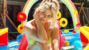 Karina Bacchi aproveita domingo de sol na piscina junto da família - Reprodução/Instagram