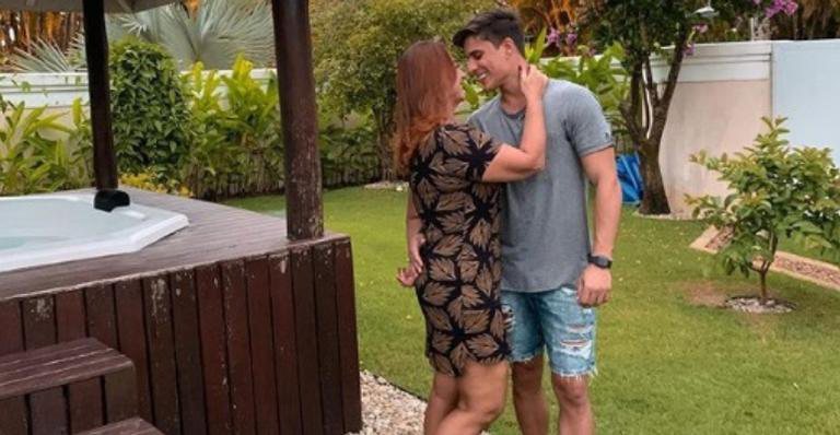 Nadine e Tiago tornaram o romance público no último domingo (12) - Instagram/@tiagoramoss