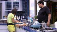 Rafa ganha almoço especial realizado por Manu e Babu - TV Globo