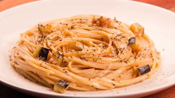 Receita de Spaghetti alla carbonara de berinjelas - Divulgação
