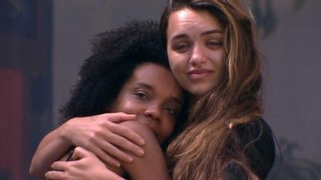 Thelma acorda emotiva e procura por Rafa Kalimann - Reprodução/TV Globo