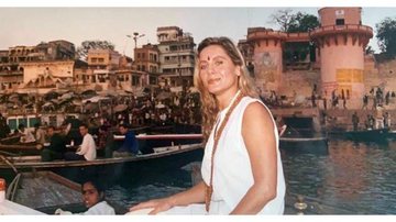 Vera Fisher foi batizada no Rio Ganges - Instagram: @verafisheroficial