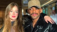 O cantor, de 27 anos, e a atriz, de 18, se conheceram pela web - Instagram