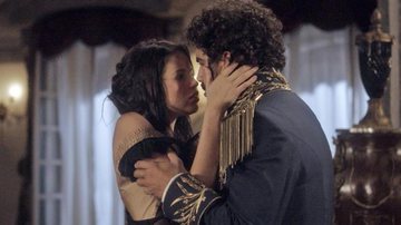 Dom Pedro (Caio Castro) e Domitila (Agatha Moreira) se beijam - Globo