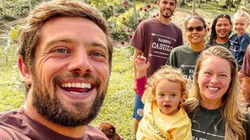 Rafael Cardoso ganha declaração com esposa - Instagram/ @rafaelcardoso9