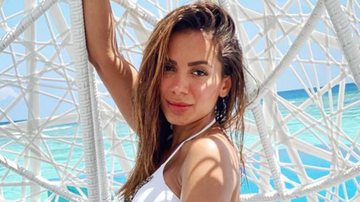 Anitta experimenta usar unhas postiças e se arrepende - Reprodução/Instagram