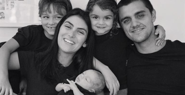 Com um clique ao lado dos filhos, Mariana fez um desabafo - Instagram