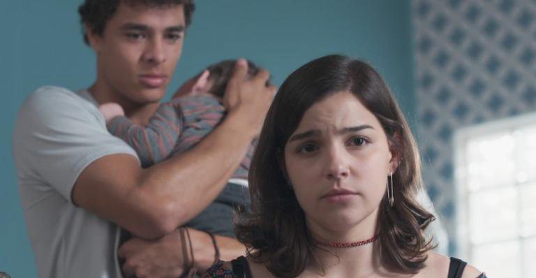 Tato (Matheus Abreu) e Keyla (Gabriela Medvedovski) em cena de 'Malhação - Viva a Diferença' - Globo