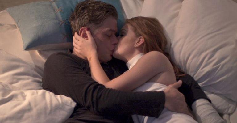 Eliza e Arthur têm a primeira vez juntos em 'Totalmente Demais' - Globo