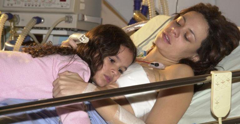Fernanda (Gerbelli) e Salete (Marquezine) em 'Mulheres Apaixonadas' - Globo