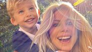 Karina Bacchi posa abraçada com o filho - Reprodução Instagram